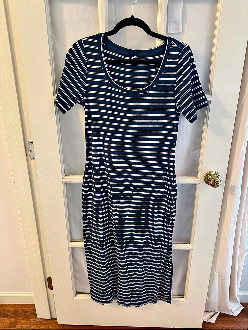 Old Navy Striped Maxi Dress in Blue & White Size Large Like New